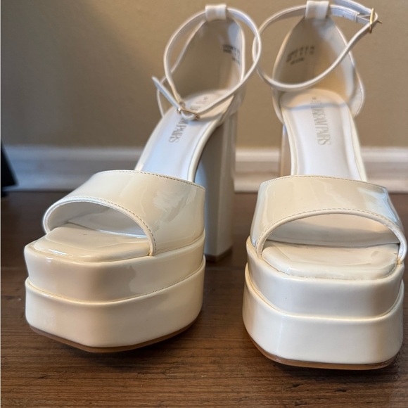White Platform Shoes with Chunky Heel and Ankle Strap - Picture 5 of 8